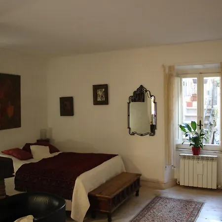Camelia Borgo Trevignano 特雷维那诺罗马诺